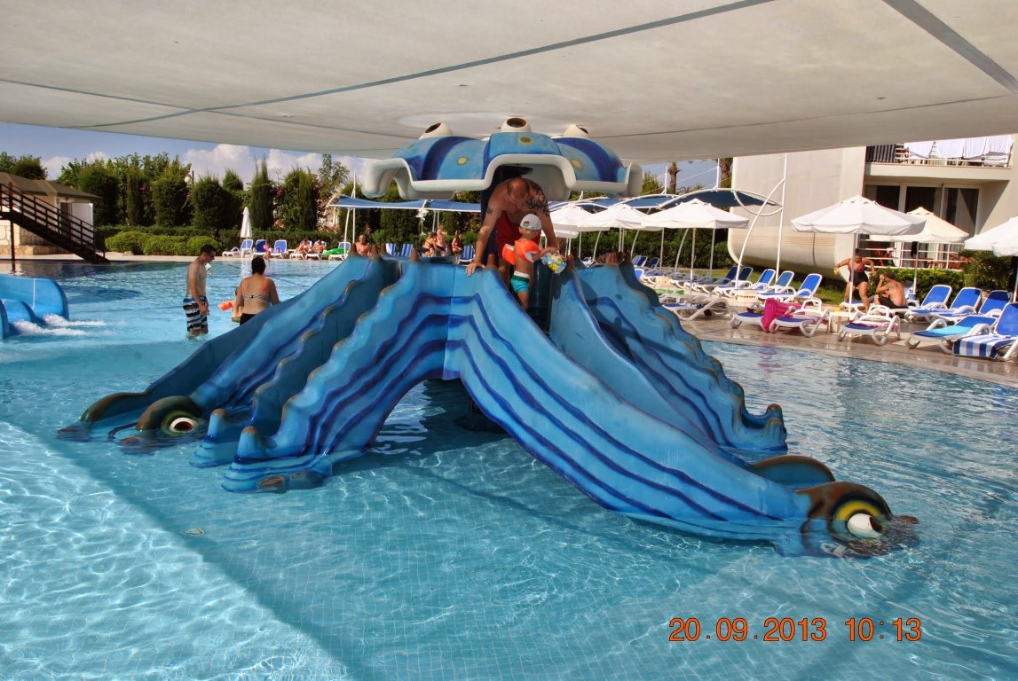 imagini hotel TITANIC LARA